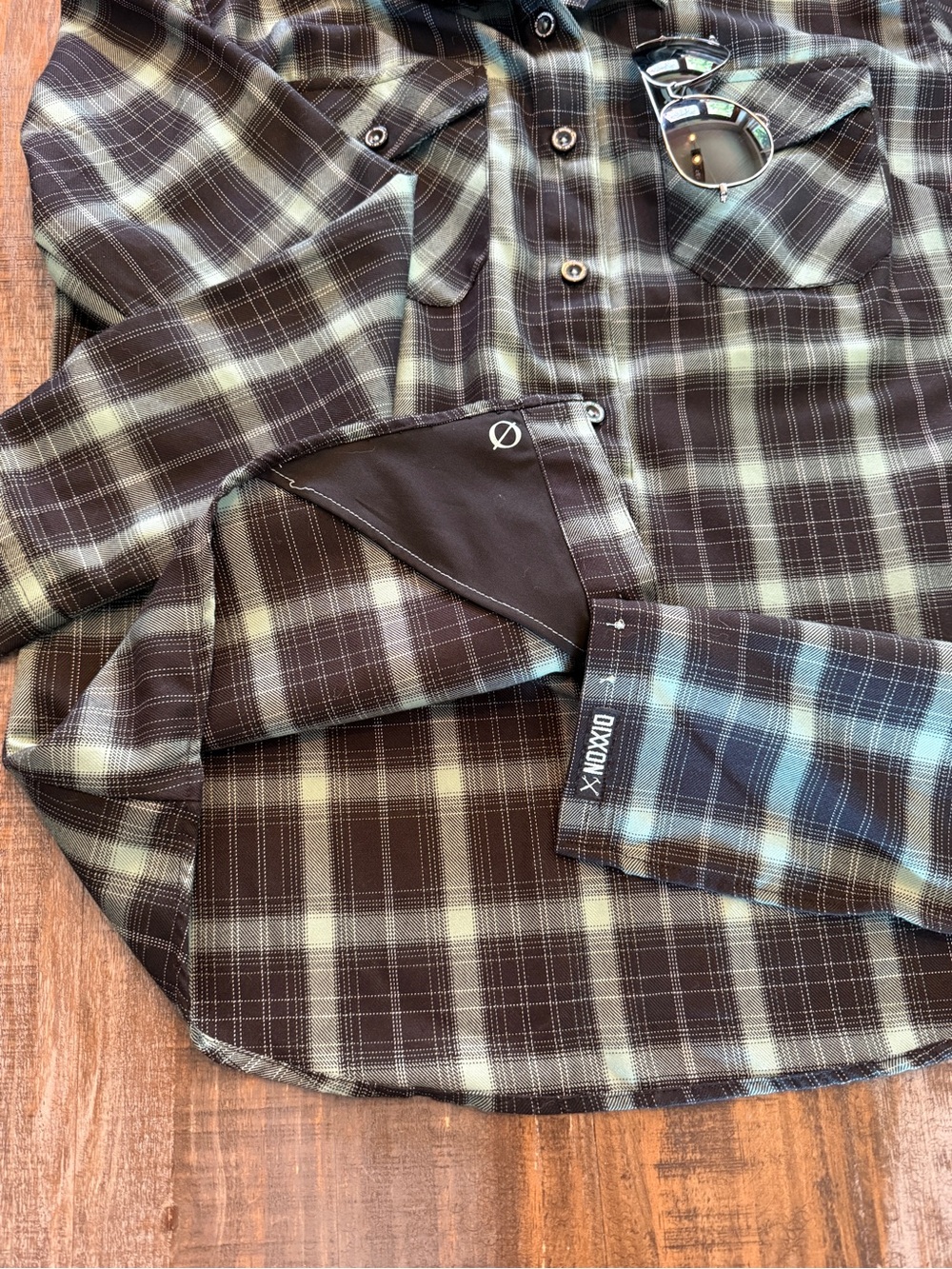 DIXXON Black & Mint Green Plaid Long-Sleeve Button-Up Shirt - Picture 4 of 5